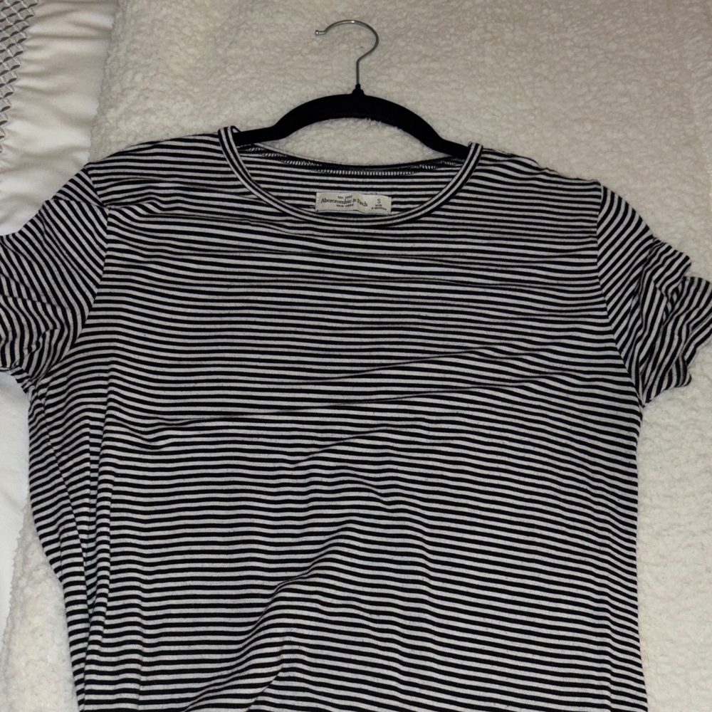 Abercrombie & Fitch Black and White Striped Tee